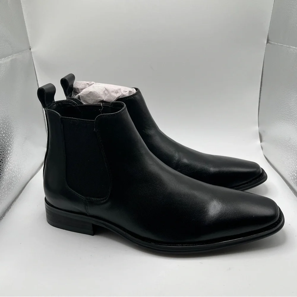 NWOB Azarman Men’s Black size 6.5 Leather Almond Toe Chelsea Boots